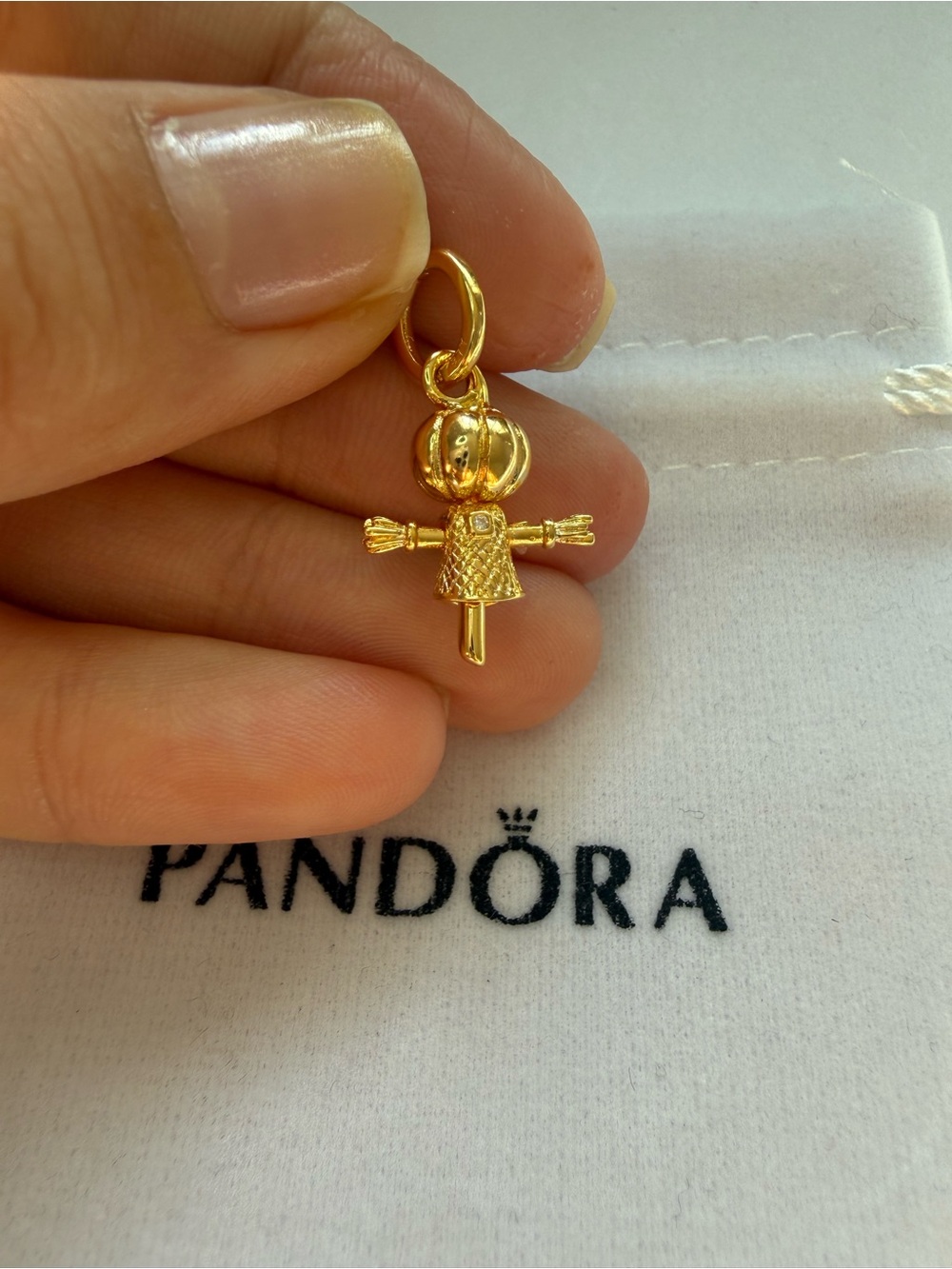 Pumpkin Scarecrow Dangle Charm
14k gold plating NEW WITHOUT BAG! - Picture 3 of 5